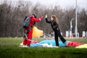 Как в Саратове встречали авиаэкспедицию, прилетевшую с Байконура (фоторепортаж)