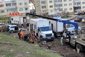 «Вы клады что ли закапываете?»: горожане возмущены тем, как «Саратовводоканал» полмесяца назад «завершил» работы на территории ЖК, а теперь снова оставил тысячи людей без воды
