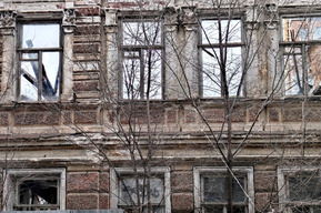 На продажу выставлены почти 4 тысячи «квадратов» земли в самом центре Саратова вместе с руинами дома-памятника