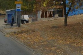 В Саратове все-таки починят тротуары около остановок (но только в одном районе)