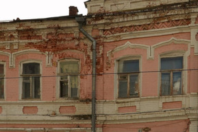 Власти заплатят больше 9 миллионов рублей тому, кто аккуратно сровняет с землей дом в историческом центре Саратова