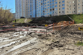 «Царь-жижа» вместо «царь-ямы»: коммунальщики покинули площадку, не закопав котлован до конца