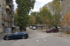 В Ленинском районе власти решили снести две самовольные постройки рядом с пятиэтажками