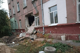 Вместо расселения аварийного дома, где уже обрушилась часть стены, власти вложат 8,5 миллиона рублей