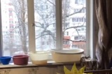 «Течёт с пятого по первый»: саратовчанка показала, в каких жутких условиях оказались жильцы пятиэтажки