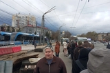 «Тройка» встала, автобусы отменили: саратовцы выстроились в гигантскую очередь на единственную маршрутку до Поливановки