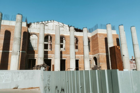 Чиновники объявили торги на срочный ремонт крыши театра оперы и балета, которую еще в прошлом году разрушил шторм (денег на него выделяли немного больше)