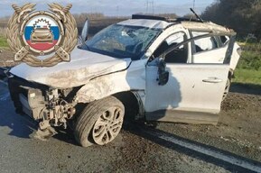 Девушка травмировалась в перевернувшейся китайской иномарке в Вольском районе