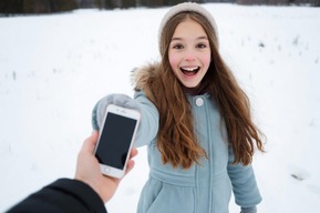 Саратовец украл с работы телефон, чтобы подарить дочери на Новый год