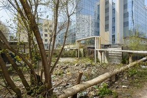 Саратовцы рассказали о «мусорном коридоре» возле крупного ЖК