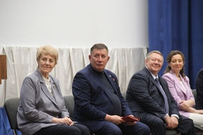 Володин назвал ответственных за модернизацию школьных стадионов и детских площадок в регионе