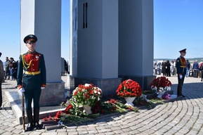 Редакция ИА «Версия-Саратов» поздравляет читателей с Днём Победы