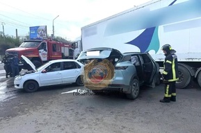 Трое пострадавших, один погибший: в Саратове произошло тройное ДТП с грузовиком