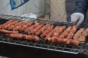 Врачи рассказали жителям региона, какой шашлык можно есть смело