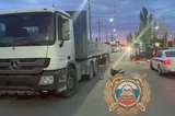 Ночное ДТП в Балаково: иномарка протаранила в стоящий большегруз