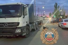 Ночное ДТП в Балаково: иномарка протаранила в стоящий большегруз