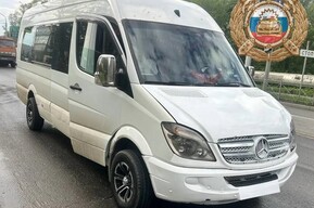 На Шехурдина микроавтобус сбил мужчину. Пешеход в больнице