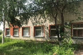 Власти продают заплесневелое здание столовой и 900 «квадратов» земли рядом со школой