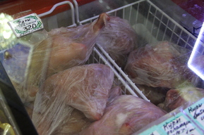 Саратовцев пригласили купить мёд, рассаду и мясо кур под окнами областного правительства