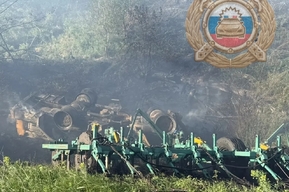 В поле перевернулся и загорелся трактор: водитель погиб