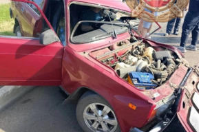 Пенсионер на ВАЗе пострадал в тройной аварии в Энгельсе