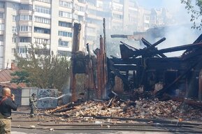 Саратовские пожарные рассказали, как тушили пожар в центре города при отключении воды