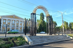 После ремонта в саратовском парке исчез пандус