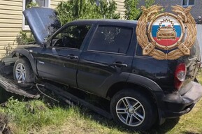 «Нива» протаранила забор, а «Гранта» — дом