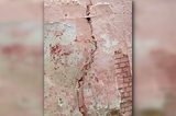 «Яхимович потихоньку отсоединяется»: многострадальный дом с кариатидами в Саратове отваливается от собственной пристройки