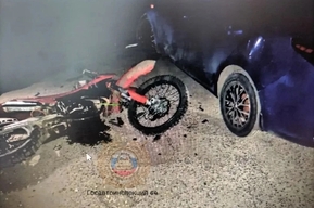 В Саратове в больницу попал водитель питбайка, ночью попавший в ДТП