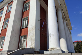 Местный житель об удручающем состоянии ДК «Россия»: «У нас ещё действует комитет по охране памятников или его распустили после разрушения оперного театра?»