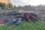 «А вон там бульдозер утонул»: жители Заводского района показали властям, во что превращается их сквер, деньги с которого «перекинули» на Горпарк (чиновники пообещали забор и киоск с лимонадом)