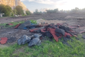 «А вон там бульдозер утонул»: жители Заводского района показали властям, во что превращается их сквер, деньги с которого «перекинули» на Горпарк (чиновники пообещали забор и киоск с лимонадом)