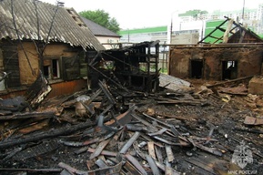 Рядом с «Облаками» в центре Энгельса пожар уничтожил частный дом