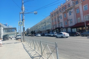 В центре Саратова без предупреждения отключили светофоры, люди вынуждены переходить дорогу «как попало» 