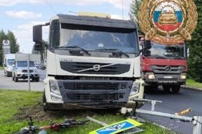 В Саратове в столкновении иномарок пострадал восьмилетний мальчик, у Балаковской АЭС дорожный знак после наезда фуры упал на пешехода