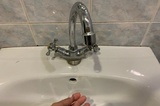 Тысячи горожан проводят второй день без холодной воды: адреса