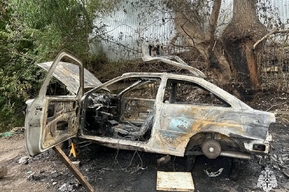 Пенсионер попытался сам починить машину, но получил ожоги