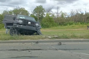На Усть-Курдюмской произошла тройная авария, одна из машин в кювете. На месте образовалась пробка