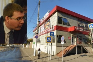 Доходный дом Серебрякова: мэрия Саратова полтора месяца назад выкупила здание с магазинами на Славянской площади за 100 миллионов, но там продолжают торговать