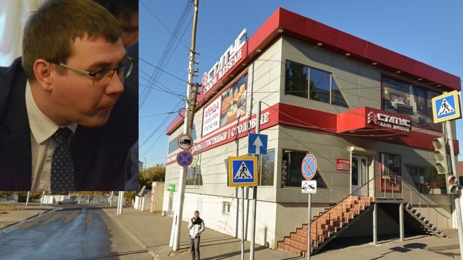 Доходный дом Серебрякова: мэрия Саратова полтора месяца назад выкупила здание с магазинами на Славянской площади за 100 миллионов, но там продолжают торговать