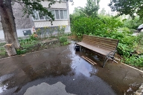 На Улешах двор многоэтажного дома заливает водой