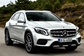 Женщина въехала в Mercedes и не хотела платить ущерб. В дело вмешались приставы