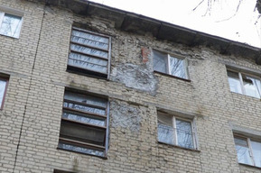 «Полстены вывалилось»: жители аварийной саратовской пятиэтажки вновь привлекли внимание Александра Бастрыкина