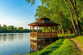 Суд запретил предпринимателю сидеть на берегу в беседке с лестницей и плотом