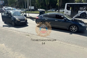 В столкновении двух иномарок на проспекте Строителей пострадала женщина