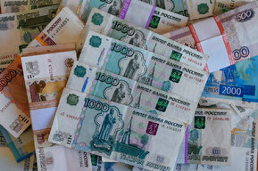 За полгода на зарплаты чиновников областного правительства потратили больше 1,4 миллиарда рублей
