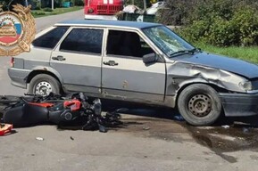 В райцентре подросток на ВАЗ столкнулся с несовершеннолетней мотоциклисткой: девушка в больнице