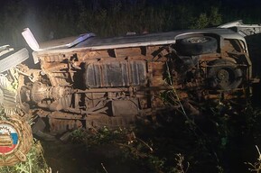 Женщина и два мальчика пострадали в перевернувшейся Toyota в Калиниском районе