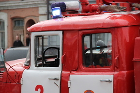 В пожаре на СТО на Сокурском тракте пострадал молодой мужчина